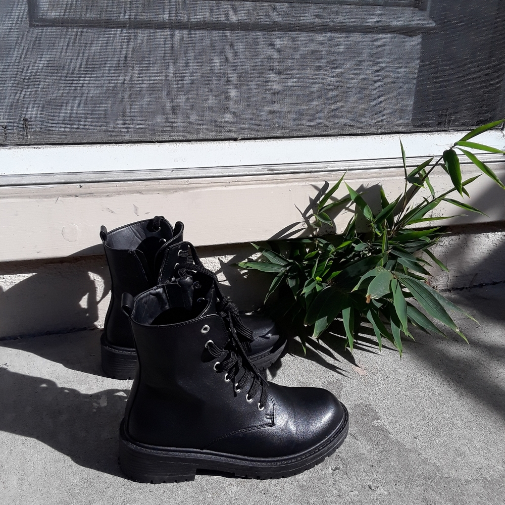 Black combat rainboots